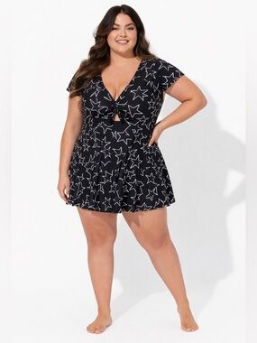 Torrid Star Print Skater Swim Dress Size 2 Wireless Cups Keyhole Front UPF 30+